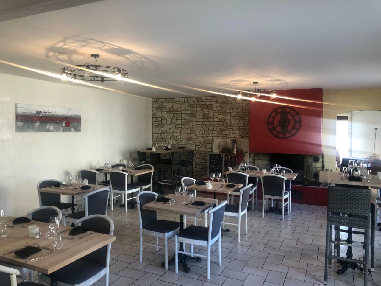 Logis Hotels - Hotel Et Restaurant Les Cordeliers Кастелжалу Екстериор снимка